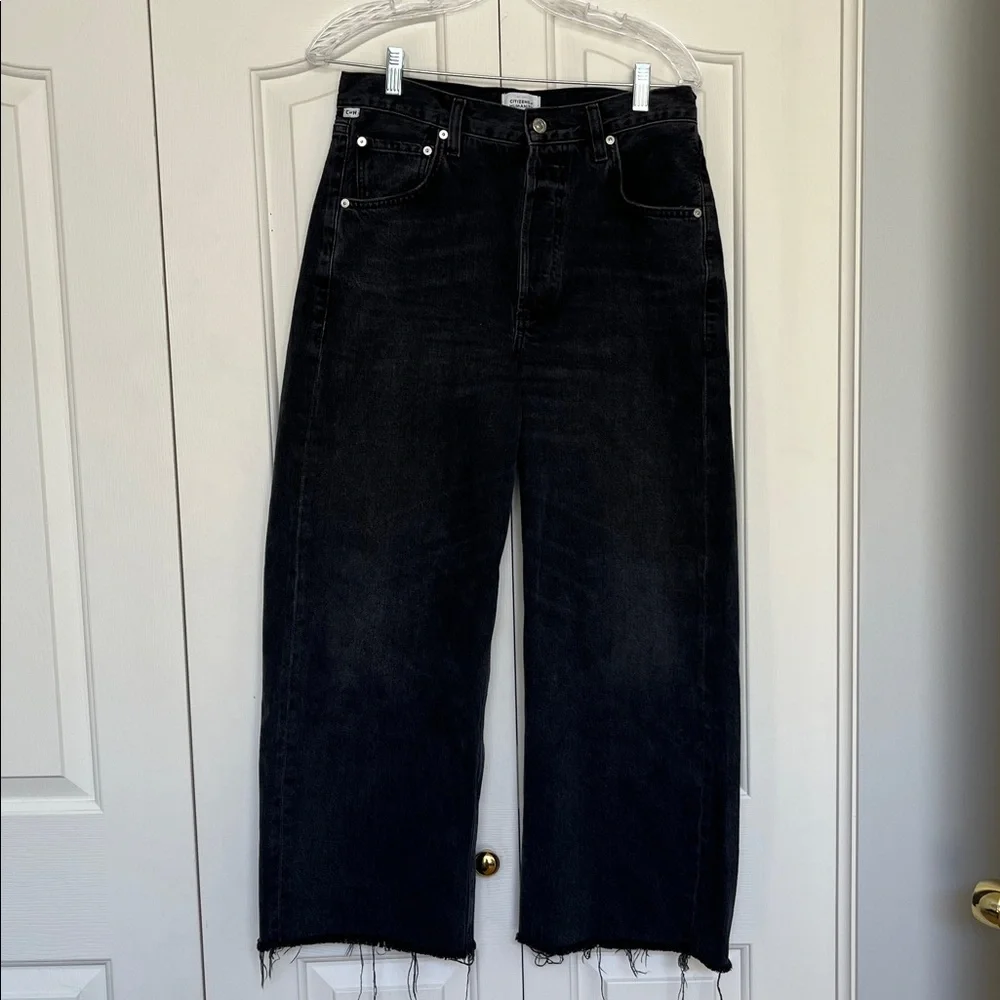 Citizens of Humanity Ayla Raw Hem Crop in black size 28 - Picture 2 of 4